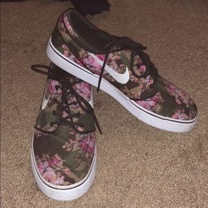 Nike Janoski Floral Design